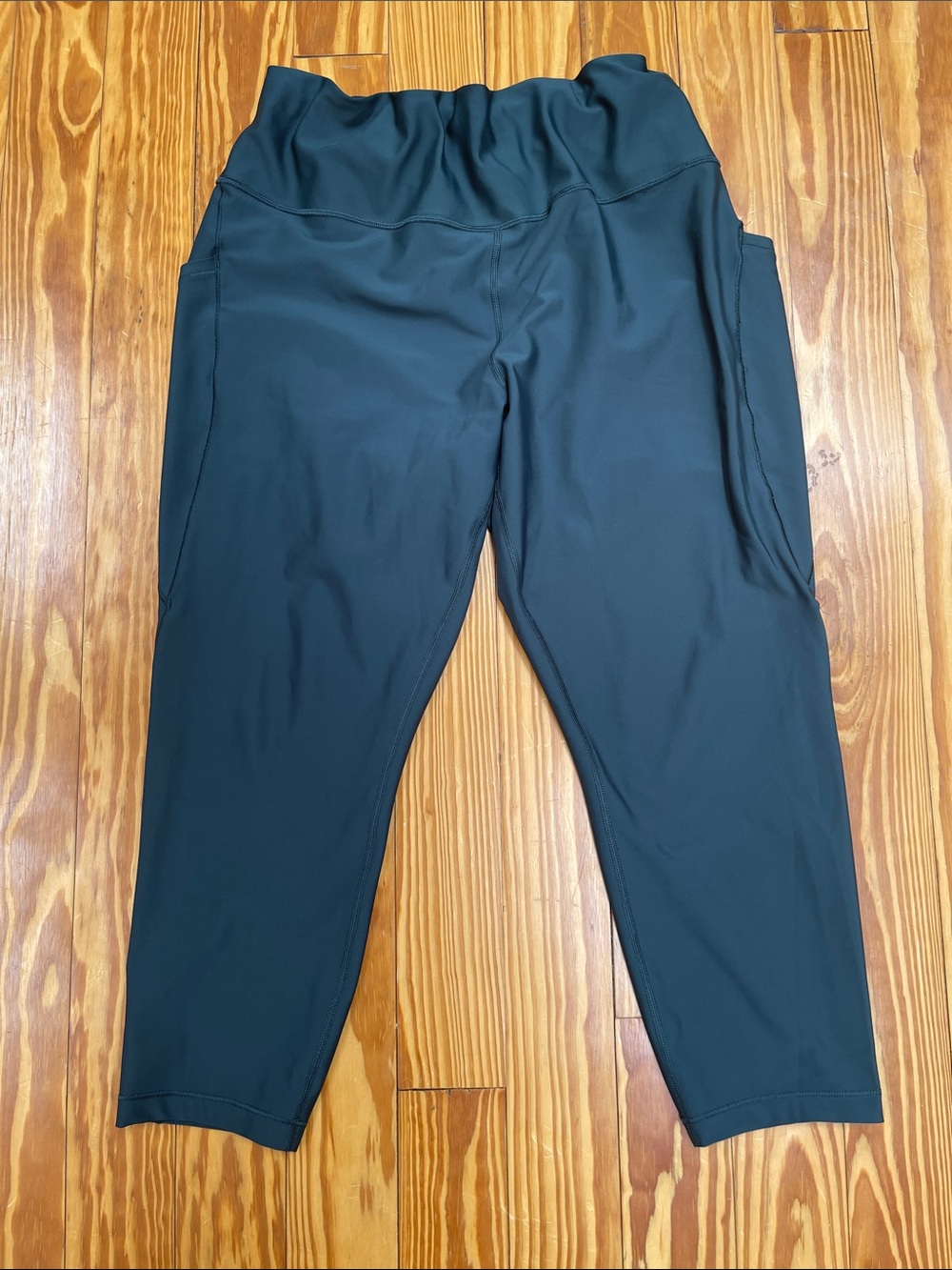 Athleta Interval Stash 7/8 Leggings with Side Pockets